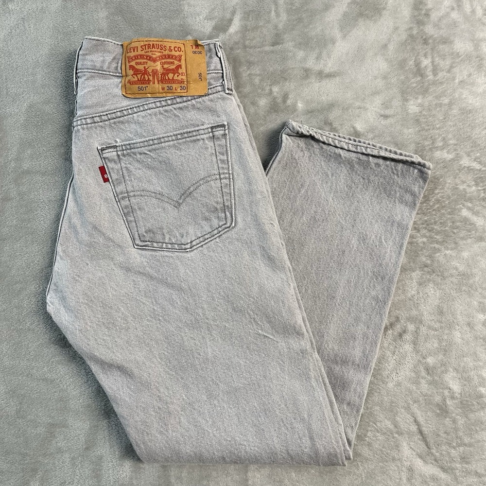 Levis 501 Jeans Mens 30x30 (28x26) Gray Button Fly Straight Leg Denim Casual EUC